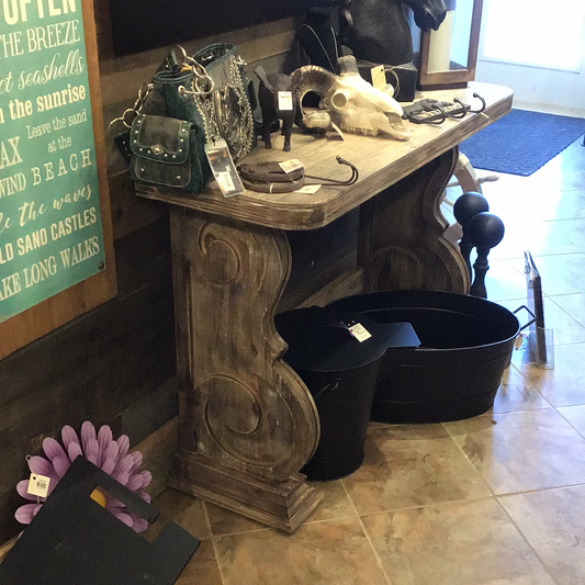 Décor - Scroll Leg Table